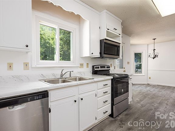 4th image of 21014 Pine Ridge Dr