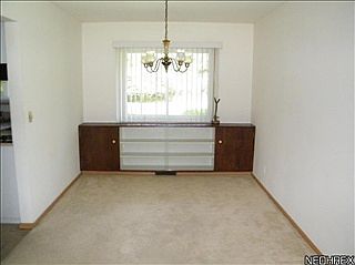 4th image of 482 Jeannette Dr