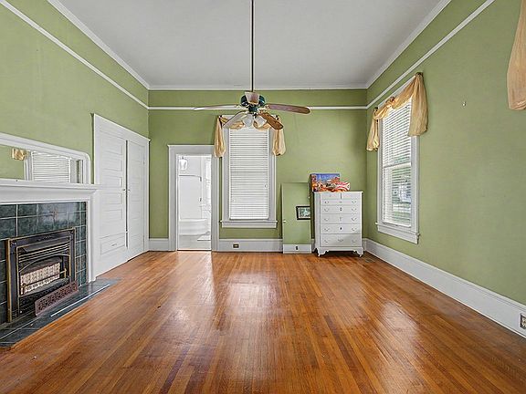 4th image of 554 E Lee St