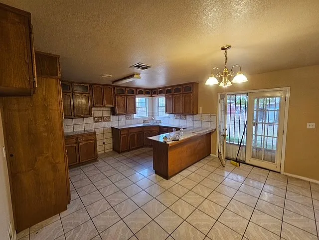 660 Jervis Dr — Photo 9