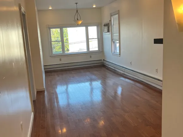 56 Spring St, Lodi, NJ 07644