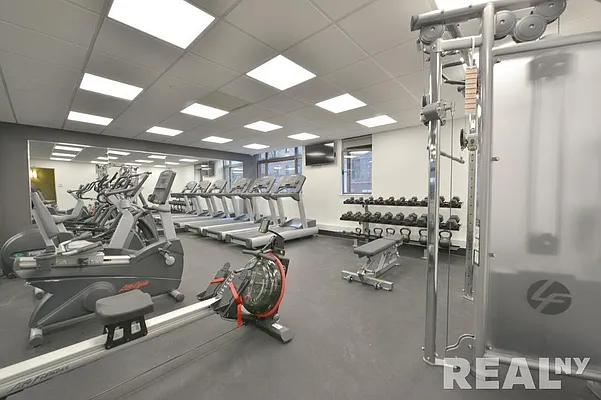 Rented by REAL New York | media 18