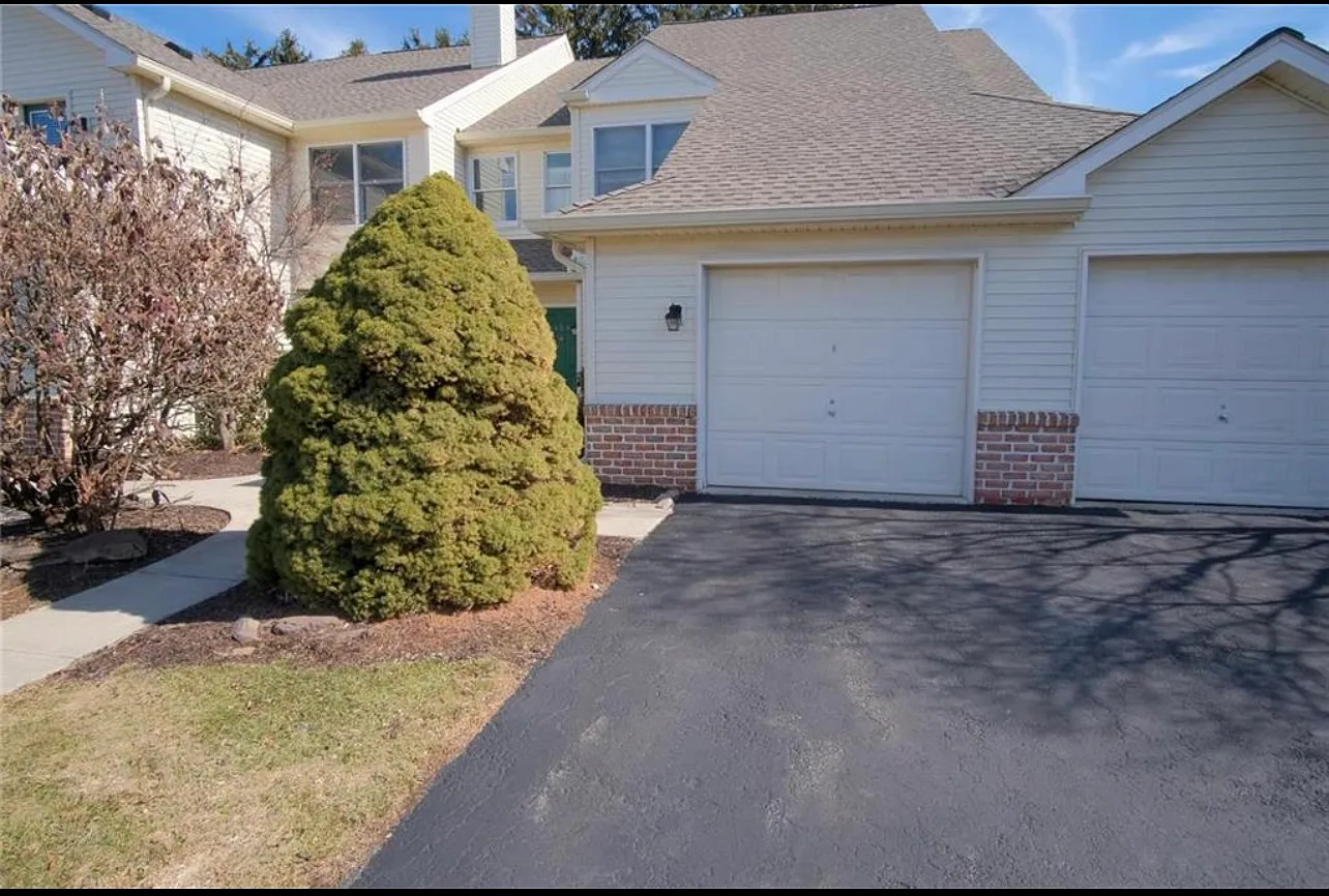 2 bed, 1116 sqft, $2,350 — Photo 2
