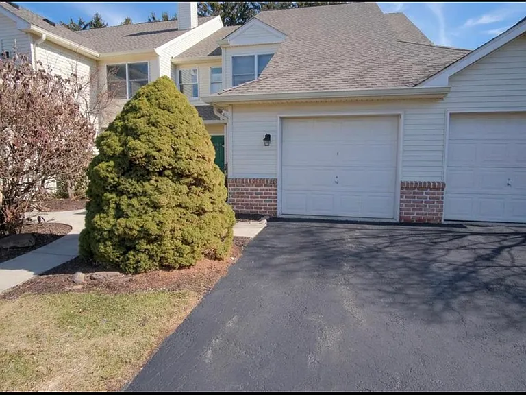 152 Lindfield Cir — Photo 2