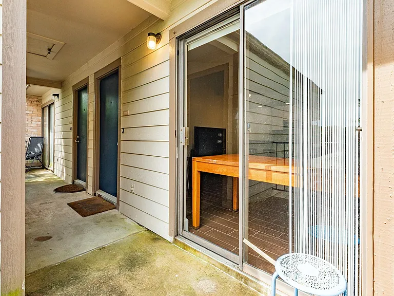 7098 N Holiday Dr — Photo 6