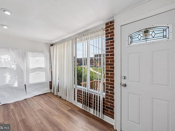2nd image of 627 Walnut St