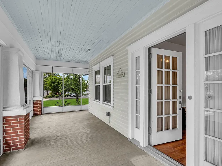190 James St — Photo 19