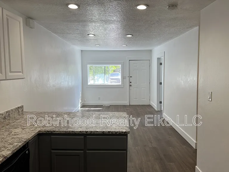 540 9th St — Photo 7