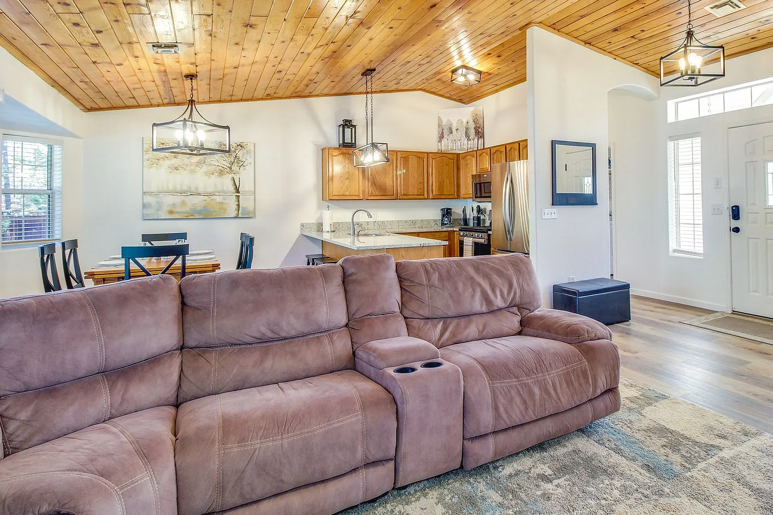 3 bed, 2.0 bath, 1797 sqft, $4,663 — Photo 3