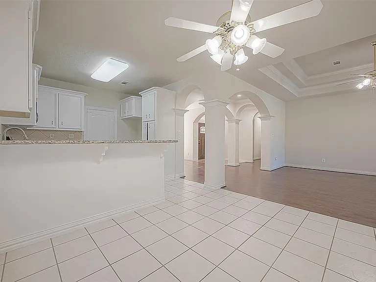 1189 Lovett St — Photo 23