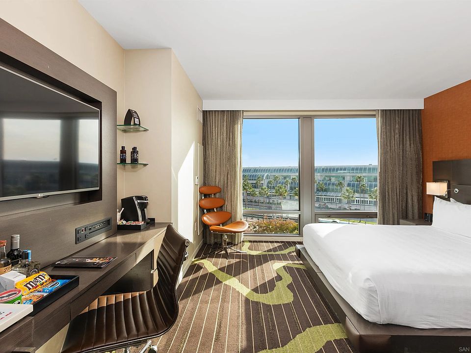 1st image of 207 5th Ave #618