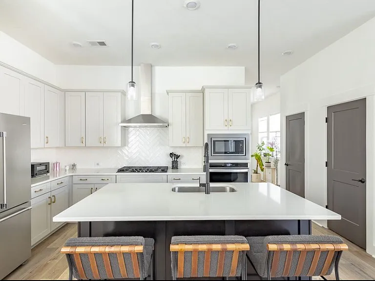 610 Blueway Ave — Photo 8