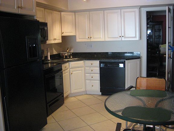 Eat-in Kitchen