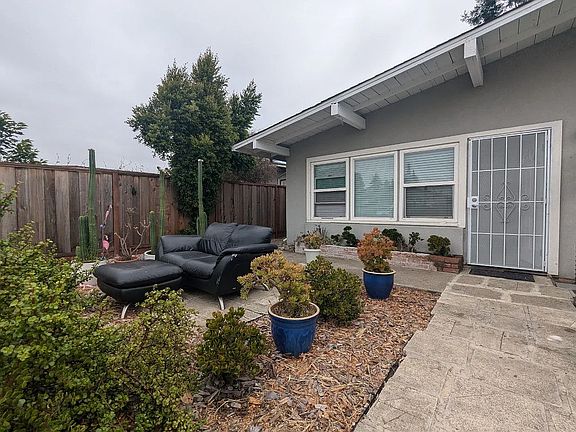 front yard lounge patio