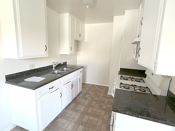 2nd image of 889 N Laurel Ave #Z
