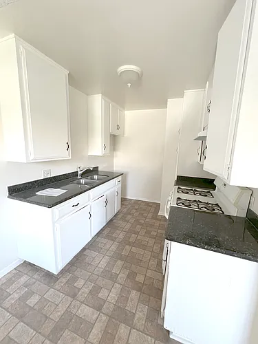 889 N Laurel Ave #7 Photo 1