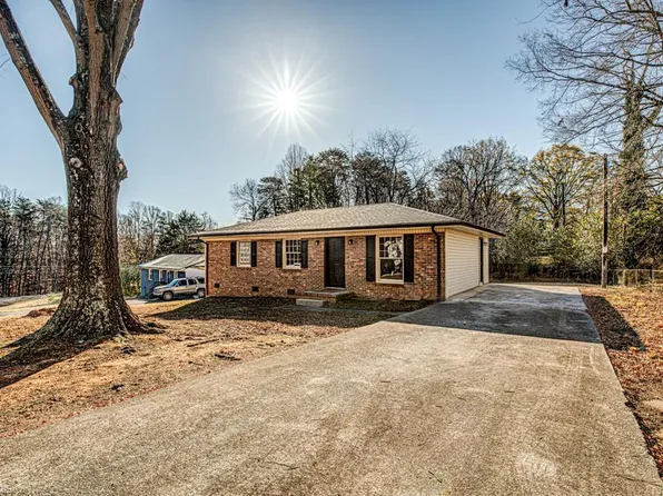 912 Gracewood Dr, Eden, NC 27288