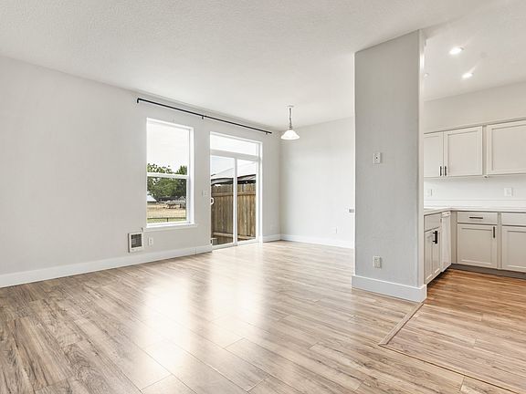 4th image of 162 Fenton Ave APT B