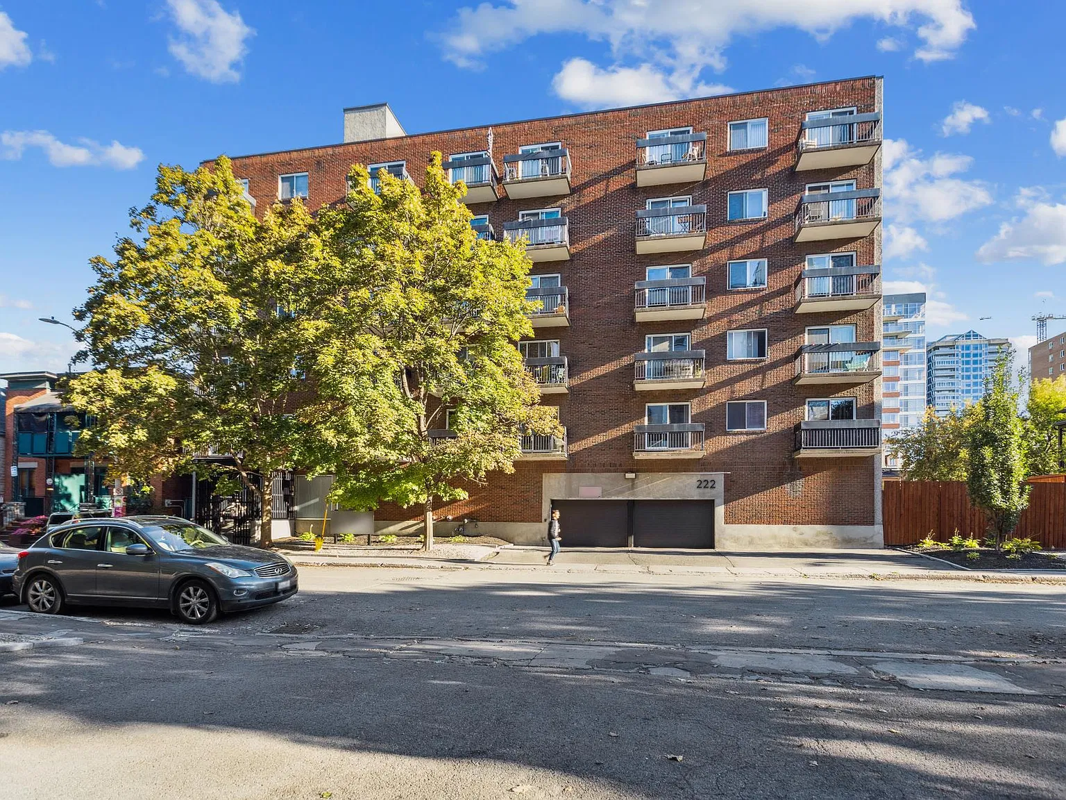 Clarence Street Apartments — Photo 1
