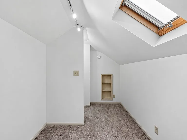 4009 Locust St — Photo 22