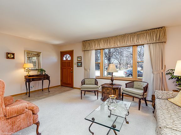 4th image of 850 E 169th Pl