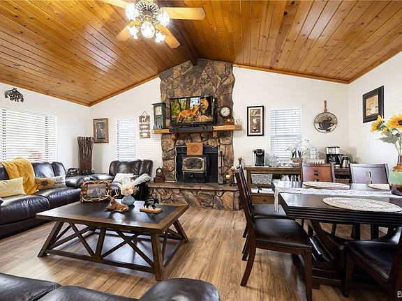 4th image of 1060 Woodland Dr