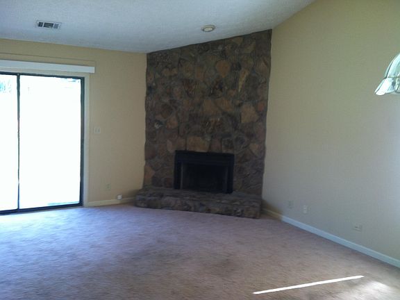 5th image of 117 Stillwater Trce