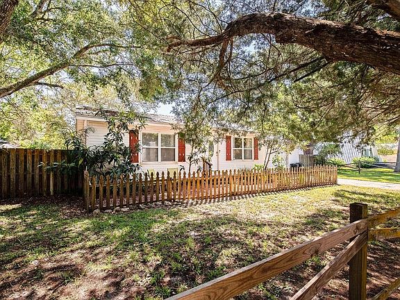 3rd image of 375 Seabreeze Ave