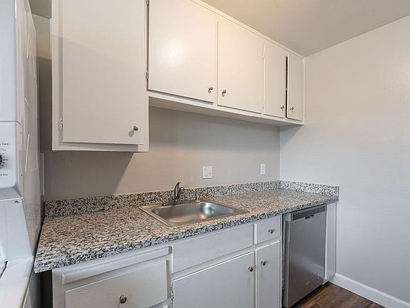3rd image of 2011 Wyda Way APT 32