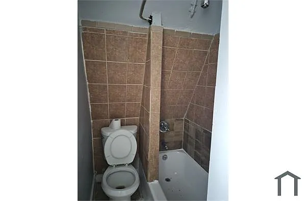 Building Photo - 460 4th Ave #3