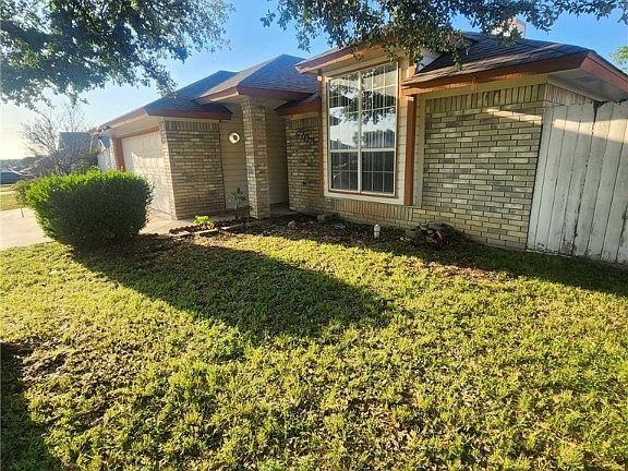4th image of 2703 Woodlands Dr