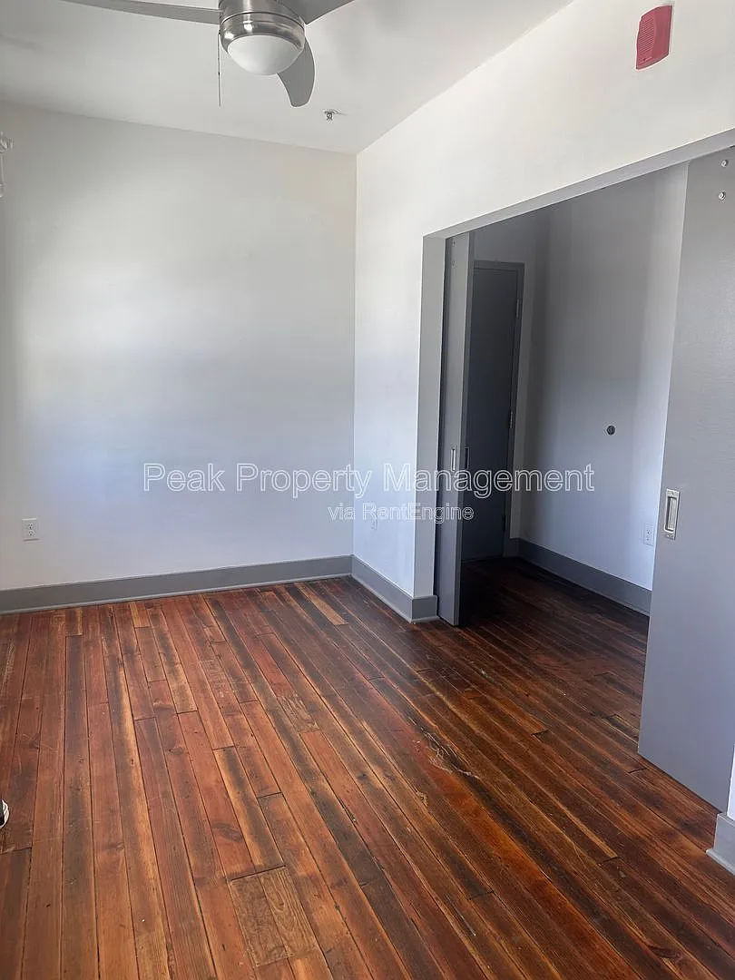 1 bed, 1.0 bath, $1,295 — Photo 2