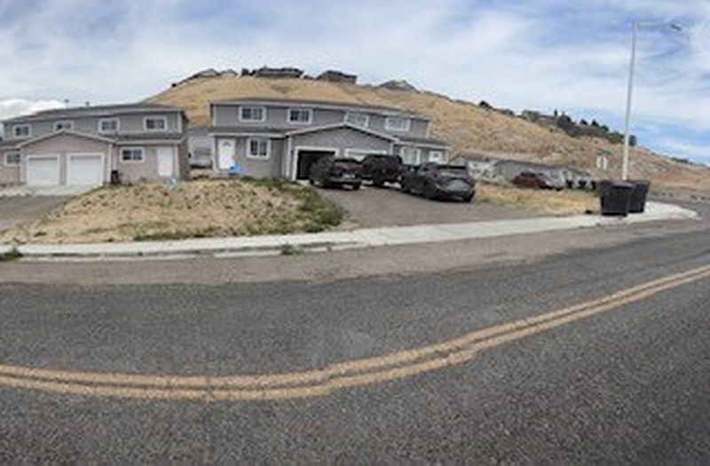 4th image of 321 Emerald Rd