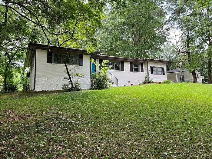 4 bed, 1327 sqft, $1,900 — Photo 1