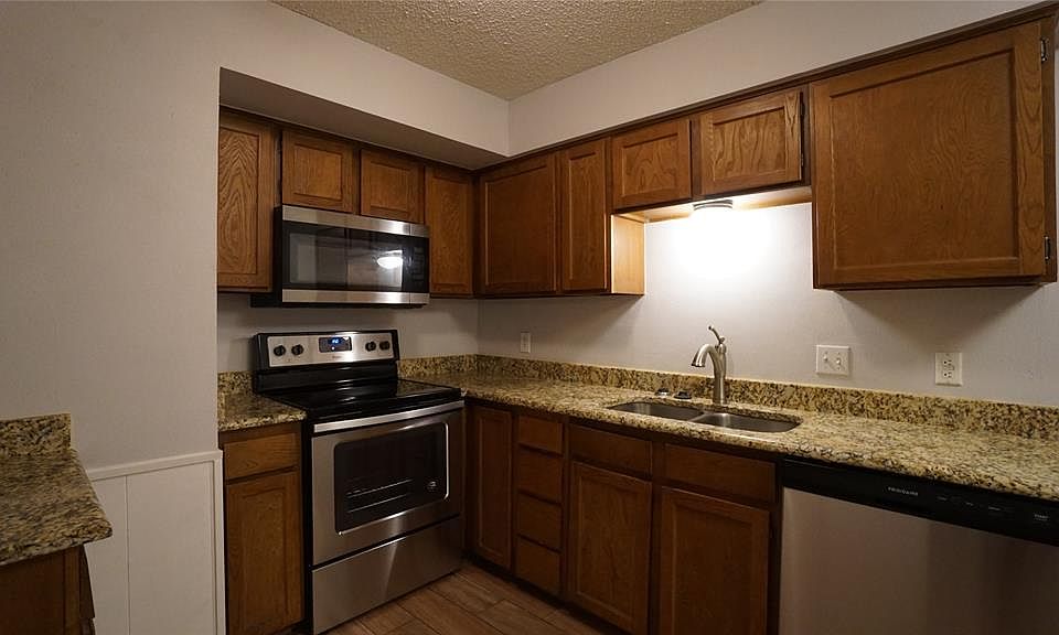 1st image of 912 Meadowbrook Dr APT A