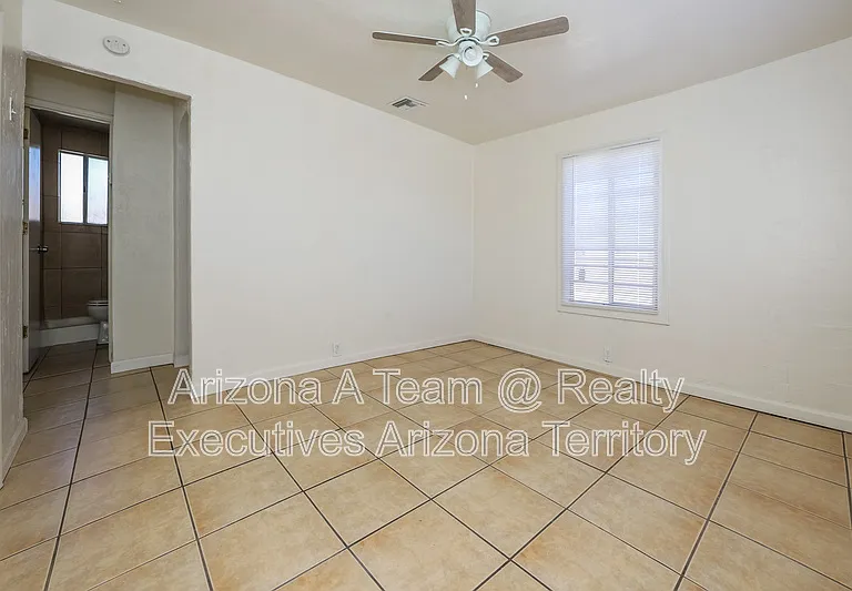 2631 N Fontana Ave #1 — Photo 3