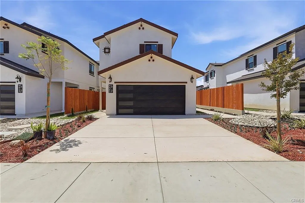 5 bed, 3.5 bath, 2088 sqft, $4,500 — Photo 1