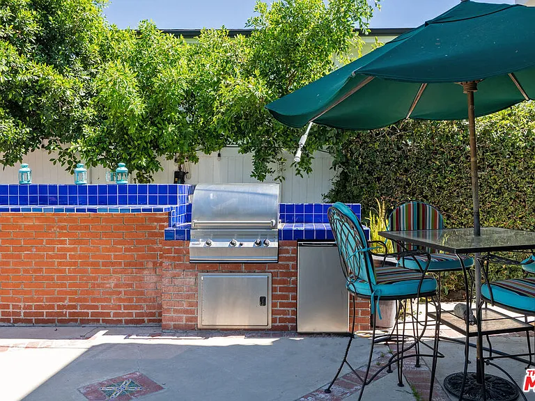 4544 Tobias Ave — Photo 8