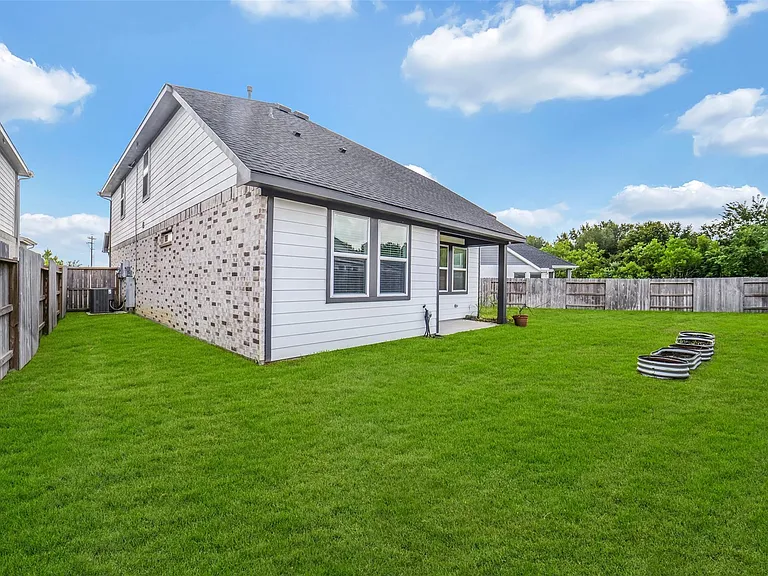 19384 Poppy Village Cir — Photo 31