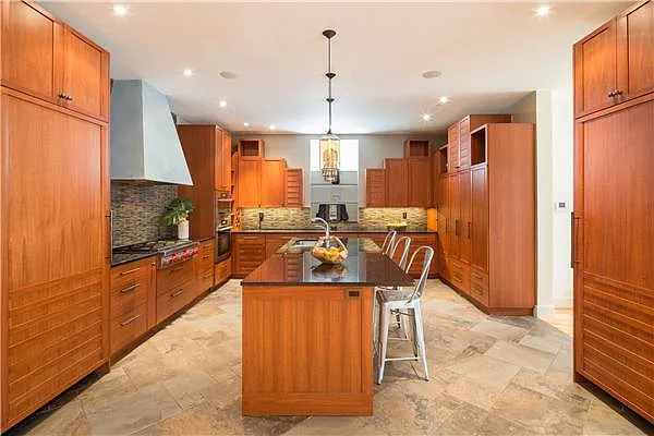 Sold by Platinum Properties | media 4