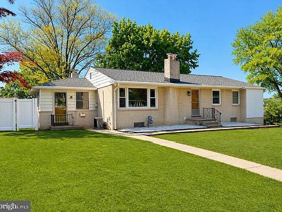 2nd image of 555 Woodland View Dr
