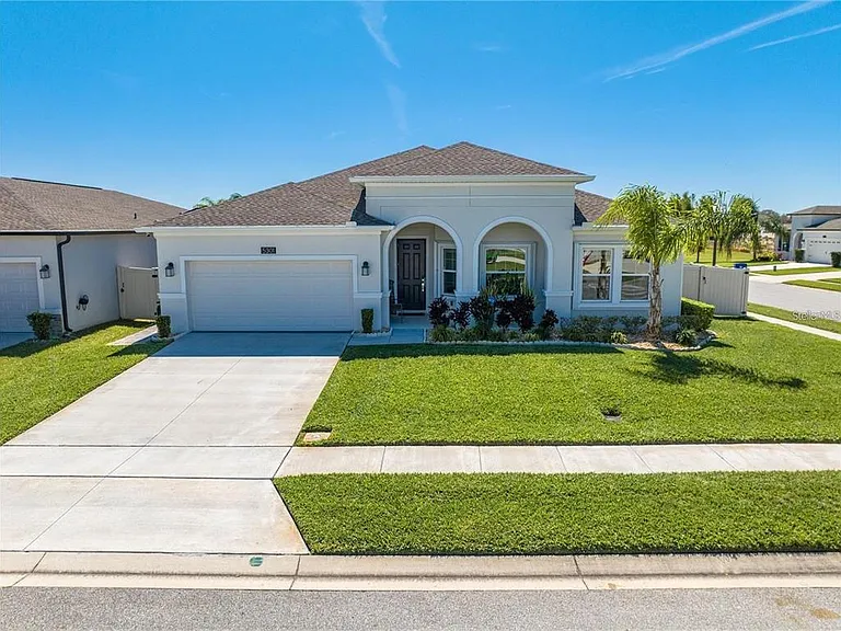 5301 Amersham Ln — Photo 2