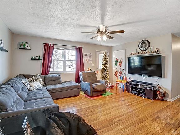 3rd image of 300 Grove Ave