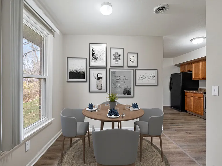 Maple Manor — Photo 4