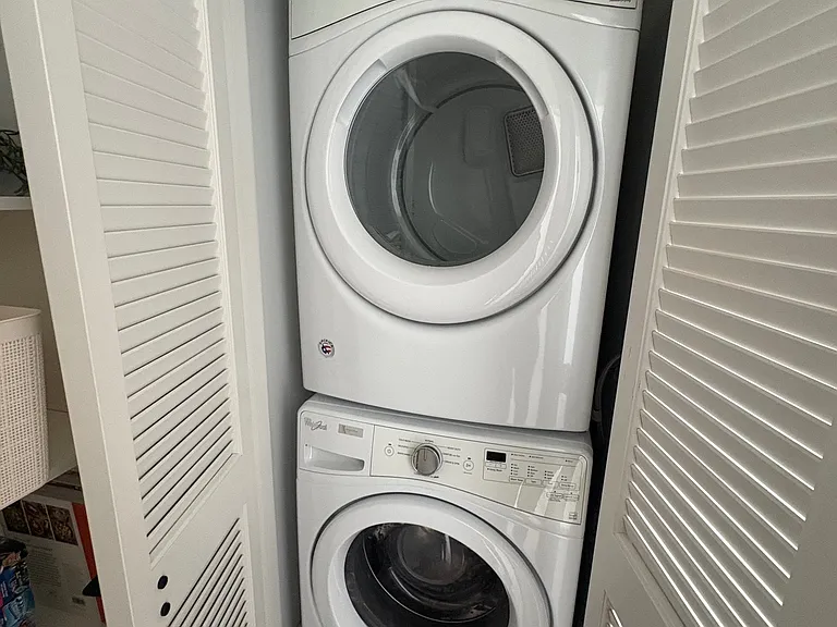 Whirpool high performing washer and dryer