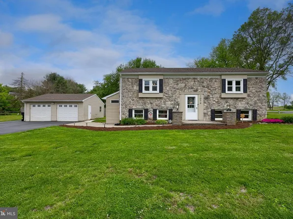 1074 Hearthstone Rd, Lancaster, PA 17603