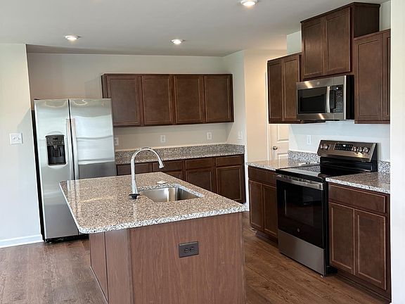 2nd image of 207 Ethan Ct
