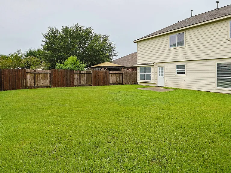 5007 Creekbridge Ct — Photo 37