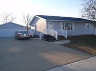 5838 Cactus Ln, Waterloo, IA 50701