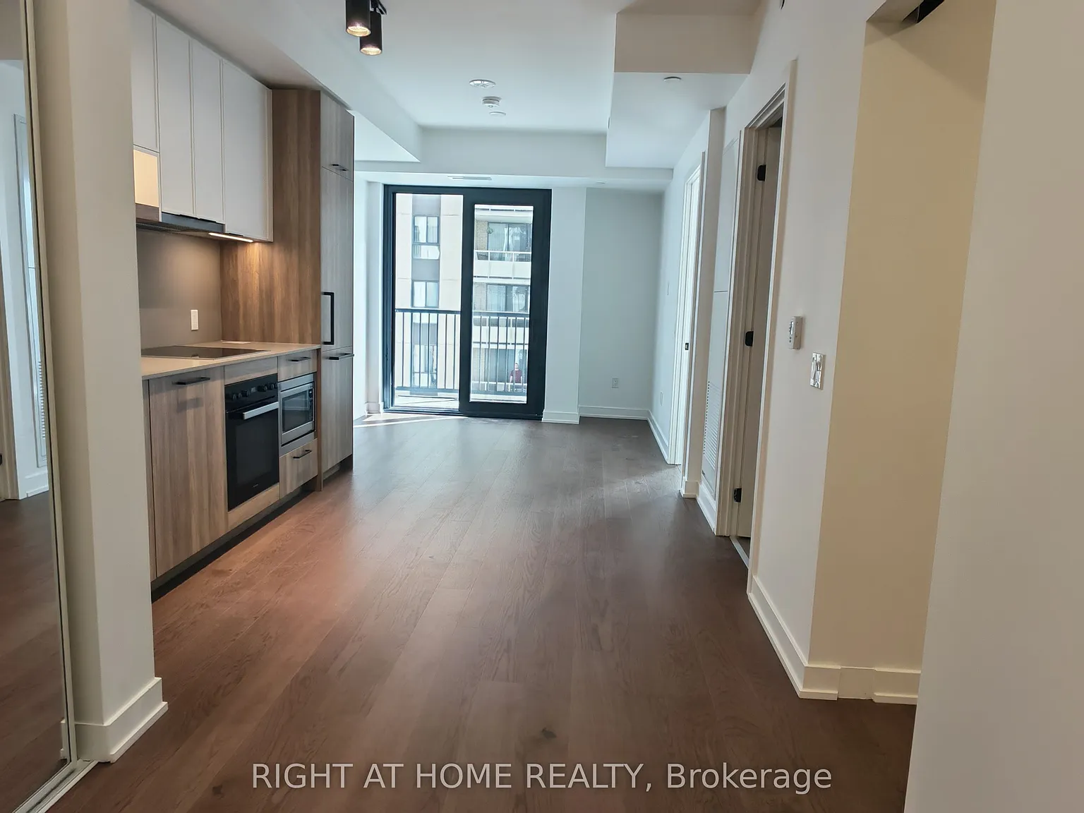 South Forest Hill Residences — Photo 3
